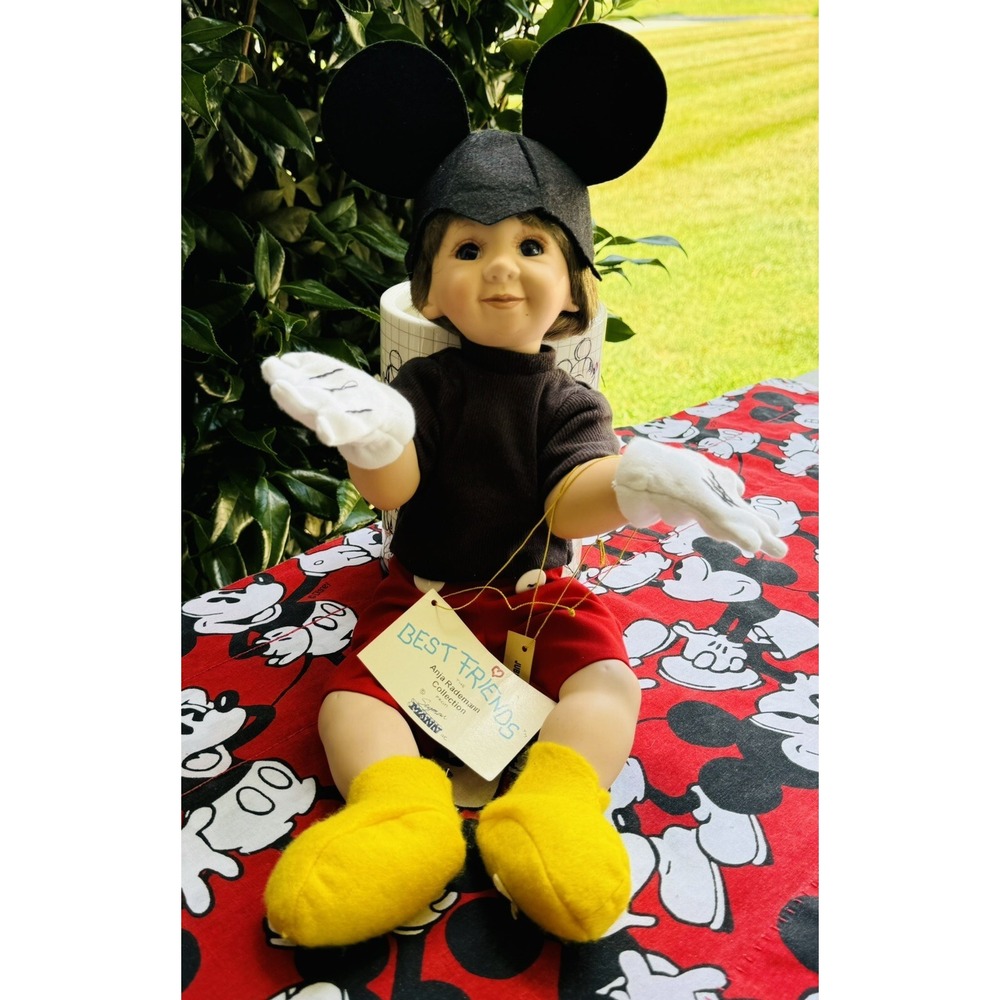 Seymore Mann Walt Disney Convention Jubilee Doll Number 181 of 200 Limited Editi